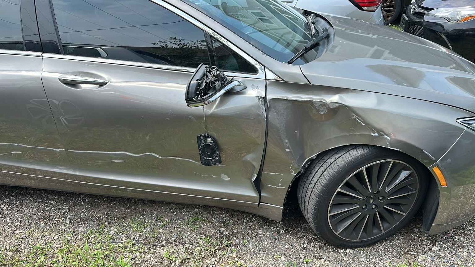 Lincoln side collision damage before repair